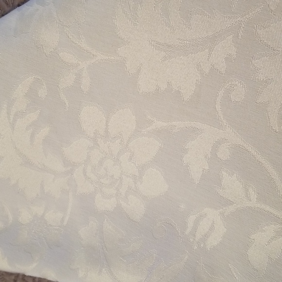 Round tablecloth by Classic Home - Picture 4 of 4